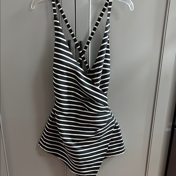 Lovers + Friends Size XS Jayla Striped Backless Romper - Picture 3 of 10